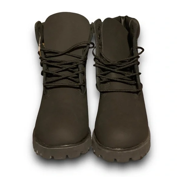 Brand new timberlands women’s 8.5 - Picture 2 of 5